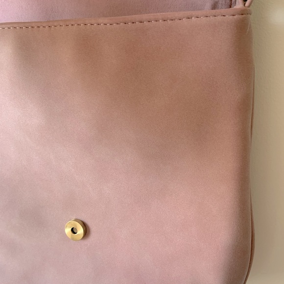 Joy|Susan, dusty rose vegan leather medium size crossbody bag - Picture 9 of 14